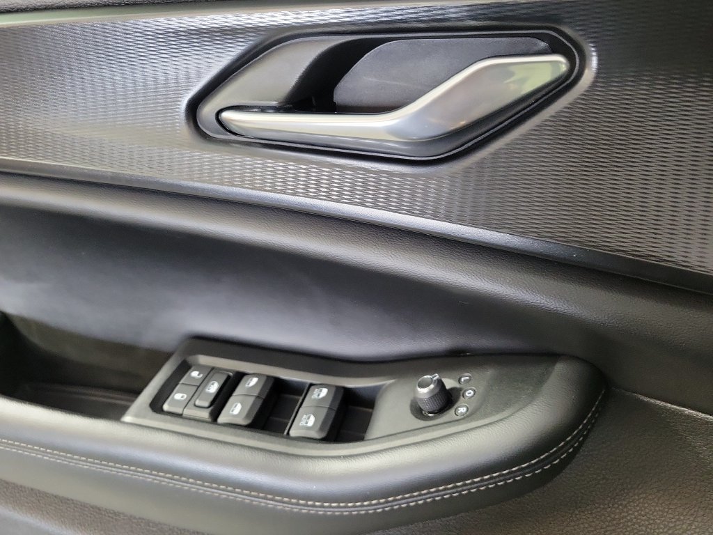 Used 2024 Jeep Grand Cherokee L Laredo RWD image 17