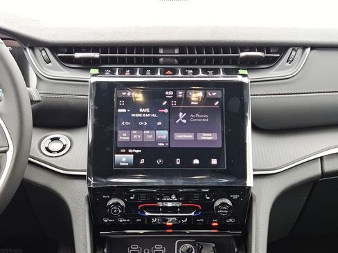 New 2025 Jeep Grand Cherokee Altitude image 16