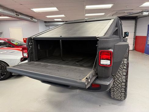 Used 2023 Jeep Gladiator Sport image 16