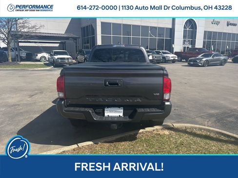 Used 2017 Toyota Tacoma TRD Sport image 5