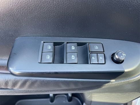 Used 2015 Toyota Highlander XLE image 26