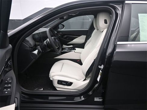 New 2025 BMW 530i w/ Premium Package image 19