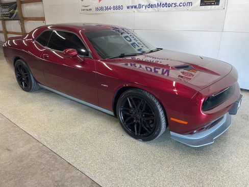 Used 2018 Dodge Challenger R/T image 3