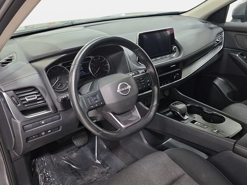 Used 2025 Nissan Rogue SV FWD image 16