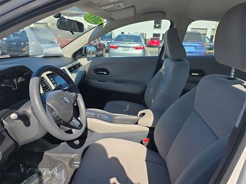Used 2017 Honda HR-V LX image 17