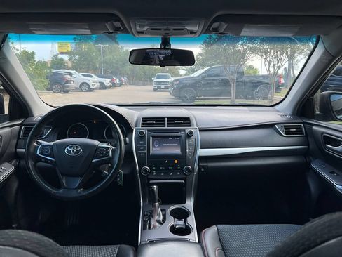 Used 2015 Toyota Camry SE w/ Moonroof Package FWD image 13
