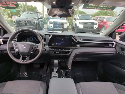 Used 2025 Toyota Camry LE image 18