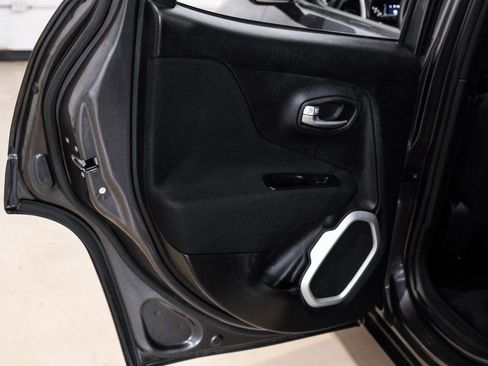 Used 2018 Jeep Renegade Latitude image 48