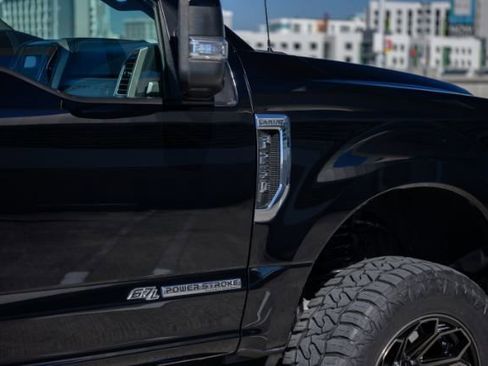 Used 2017 Ford F250 Lariat w/ Lariat Ultimate Package image 8