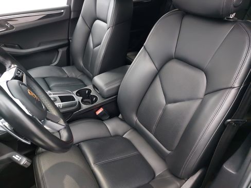 Certified 2021 Porsche Macan image 17