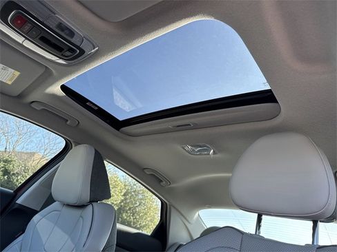 New 2025 Hyundai Elantra Limited image 32