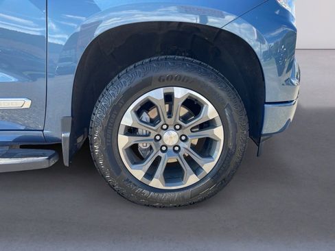 Used 2024 Chevrolet Silverado 1500 High Country w/ Technology Package image 9