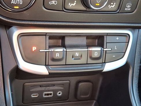 Used 2022 GMC Terrain SLT w/ Infotainment Package II image 16