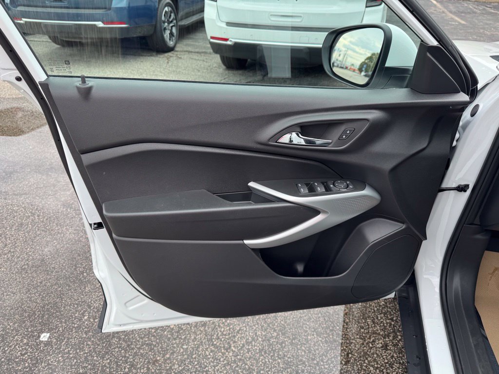 New 2026 Chevrolet Trax LS w/ LS Convenience Package FWD image 9