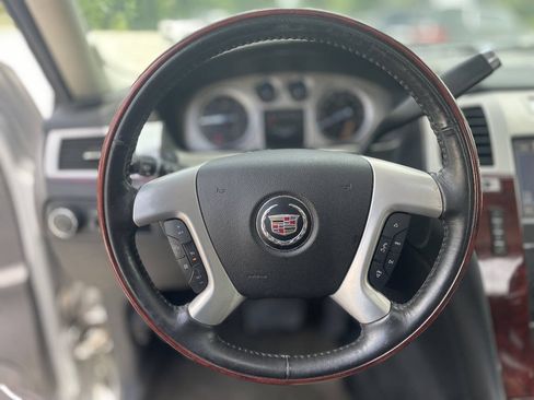Used 2013 Cadillac Escalade Luxury AWD/4WD image 13