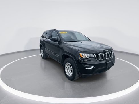 Used 2019 Jeep Grand Cherokee Laredo image 2