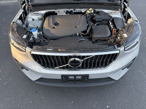 Certified 2025 Volvo XC40 B5 Core image 36