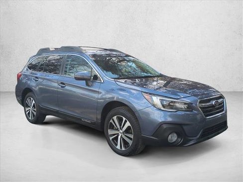 Used 2018 Subaru Outback 3.6R Limited image 3