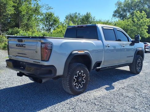 Used 2025 GMC Sierra 2500 AT4X AWD/4WD image 9