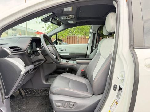 Used 2021 Toyota Sienna XSE w/ XSE Plus Package FWD image 11