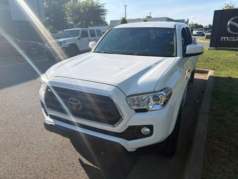 Used 2021 Toyota Tacoma SR5 RWD image 3