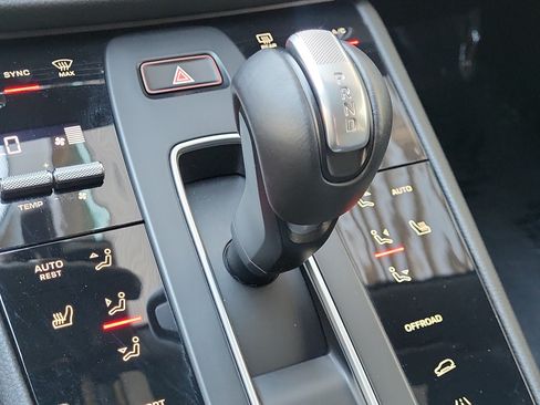 Certified 2026 Porsche Macan AWD/4WD image 36