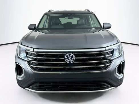 Used 2025 Volkswagen Atlas SE FWD image 2