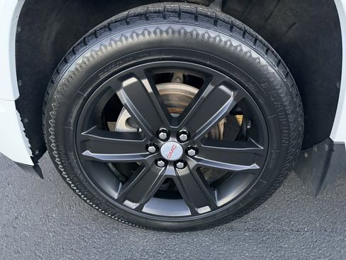Used 2019 GMC Acadia Denali image 12