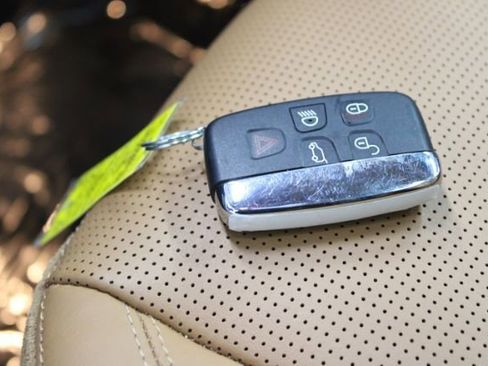 Used 2019 Land Rover Discovery Sport HSE Luxury image 14