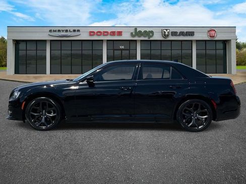 Used 2022 Chrysler 300 Touring L w/ Popular Equipment Group RWD image 7