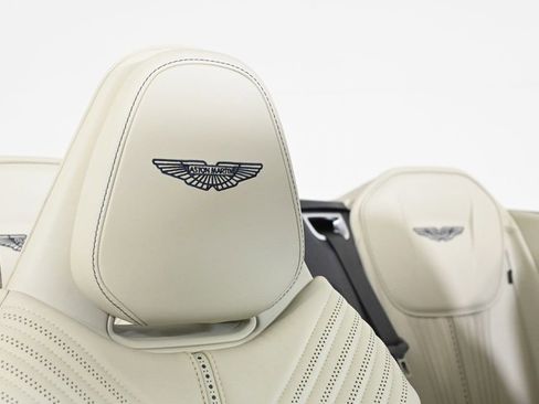 Used 2022 Aston Martin DB11 Volante image 19