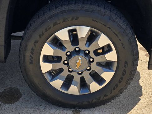 Used 2021 Chevrolet Silverado 2500 Custom w/ Custom Value Package AWD/4WD image 9