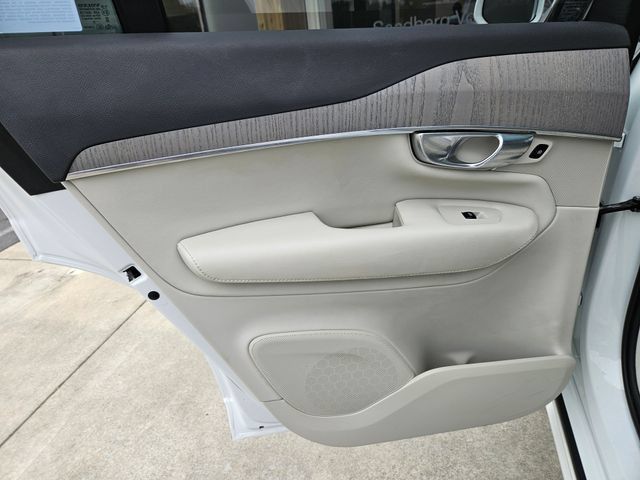 Certified 2025 Volvo XC90 T8 Plus w/ Protection Package Premier AWD/4WD image 17