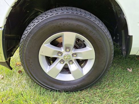 Used 2020 RAM 1500 Classic SLT image 12