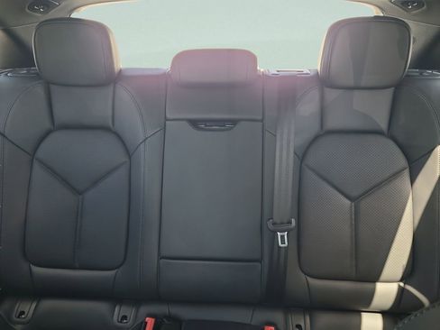 Used 2023 Porsche Macan Base image 21