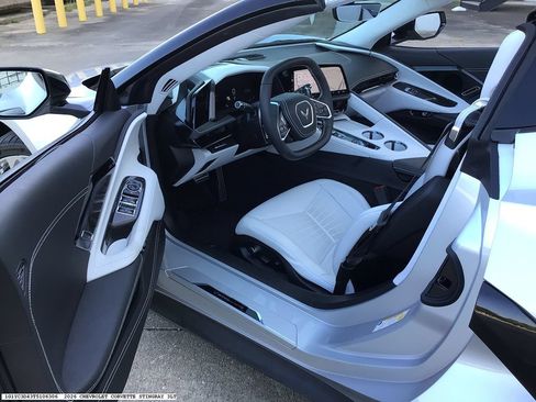 Used 2026 Chevrolet Corvette Stingray Premium Conv w/ Z51 Performance Package RWD image 8