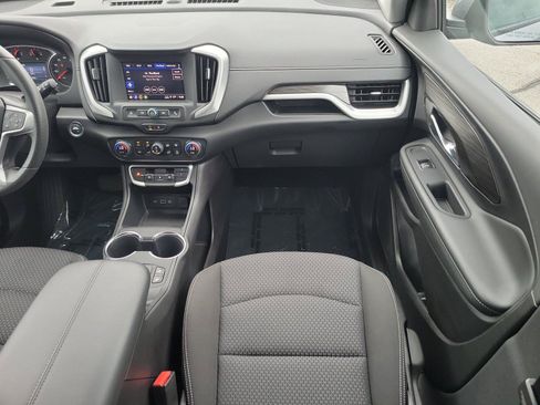 Used 2024 GMC Terrain SLE w/ Driver Convenience Package FWD image 10