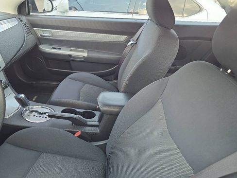 Used 2009 Chrysler Sebring Touring FWD image 4