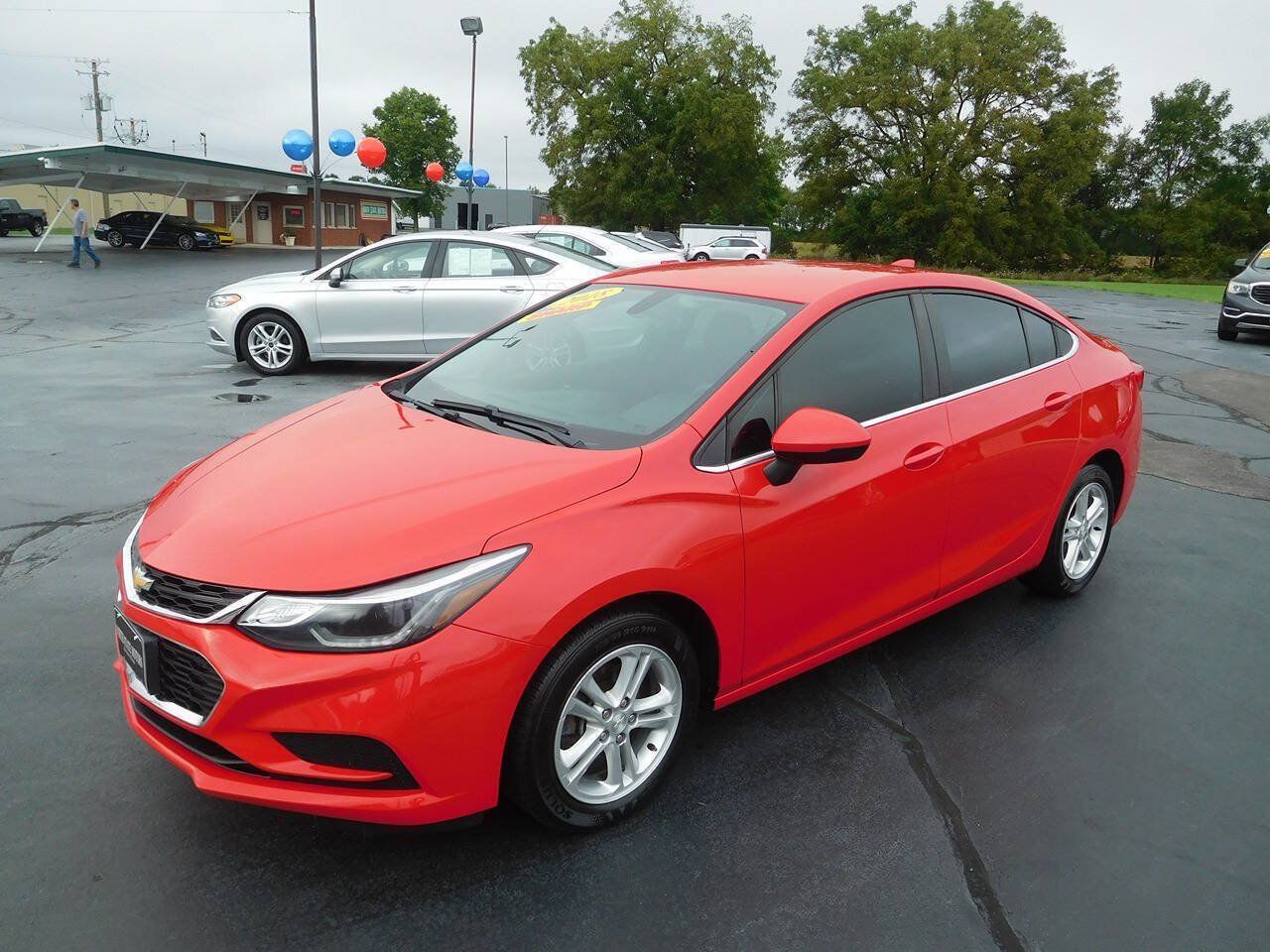 Used 2018 Chevrolet Cruze LT FWD image 4
