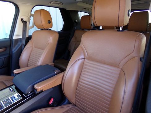 Used 2019 Land Rover Discovery HSE image 20