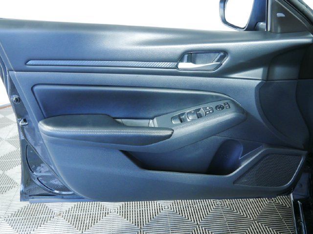 Used 2025 Nissan Altima 2.5 SV FWD image 18