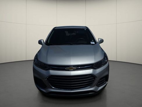 Used 2022 Chevrolet Trax LS w/ Tint and Cruise Package AWD/4WD image 2