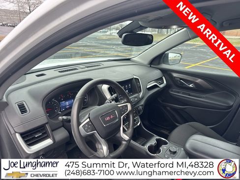 Used 2023 GMC Terrain SLE w/ Driver Convenience Package image 14