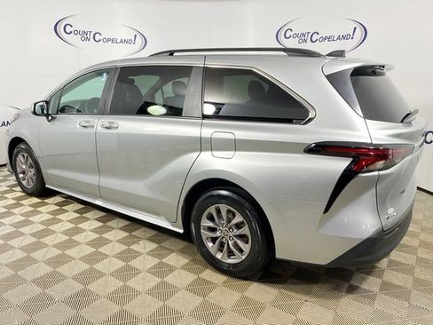 Certified 2025 Toyota Sienna XLE FWD image 4