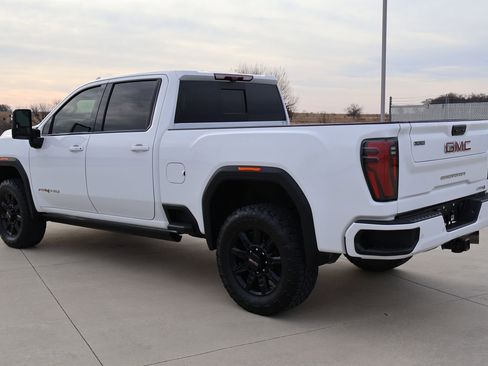 Used 2024 GMC Sierra 2500 AT4 w/ AT4 Premium Plus Package image 11