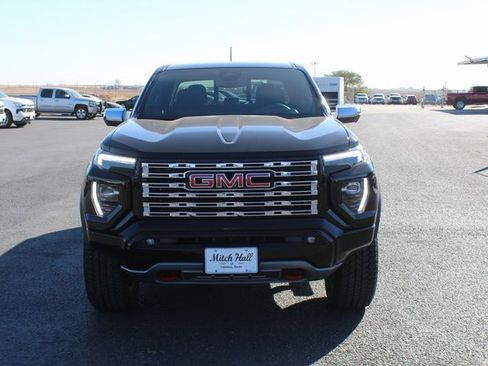 Used 2024 GMC Canyon Denali image 11