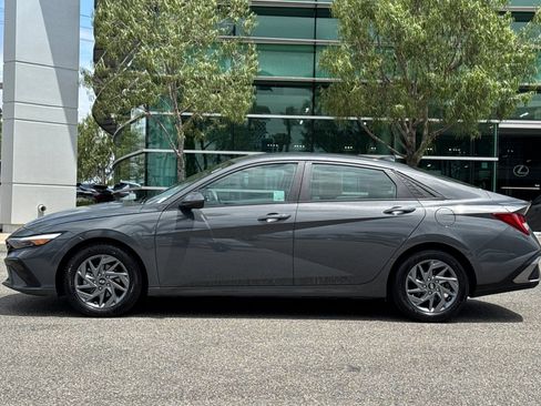 Used 2024 Hyundai Elantra Blue FWD image 7