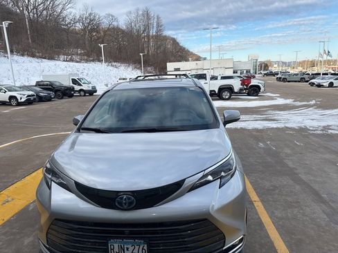 Used 2024 Toyota Sienna Platinum image 19