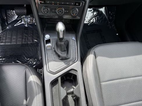 Used 2021 Volkswagen Tiguan SEL FWD image 21