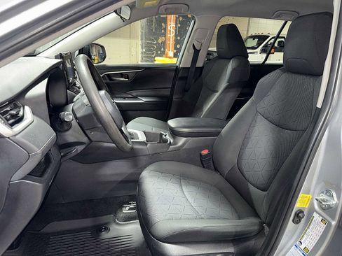 Used 2022 Toyota RAV4 XLE AWD/4WD image 15